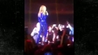 Beyoncé se prend une fessée en plein concert!